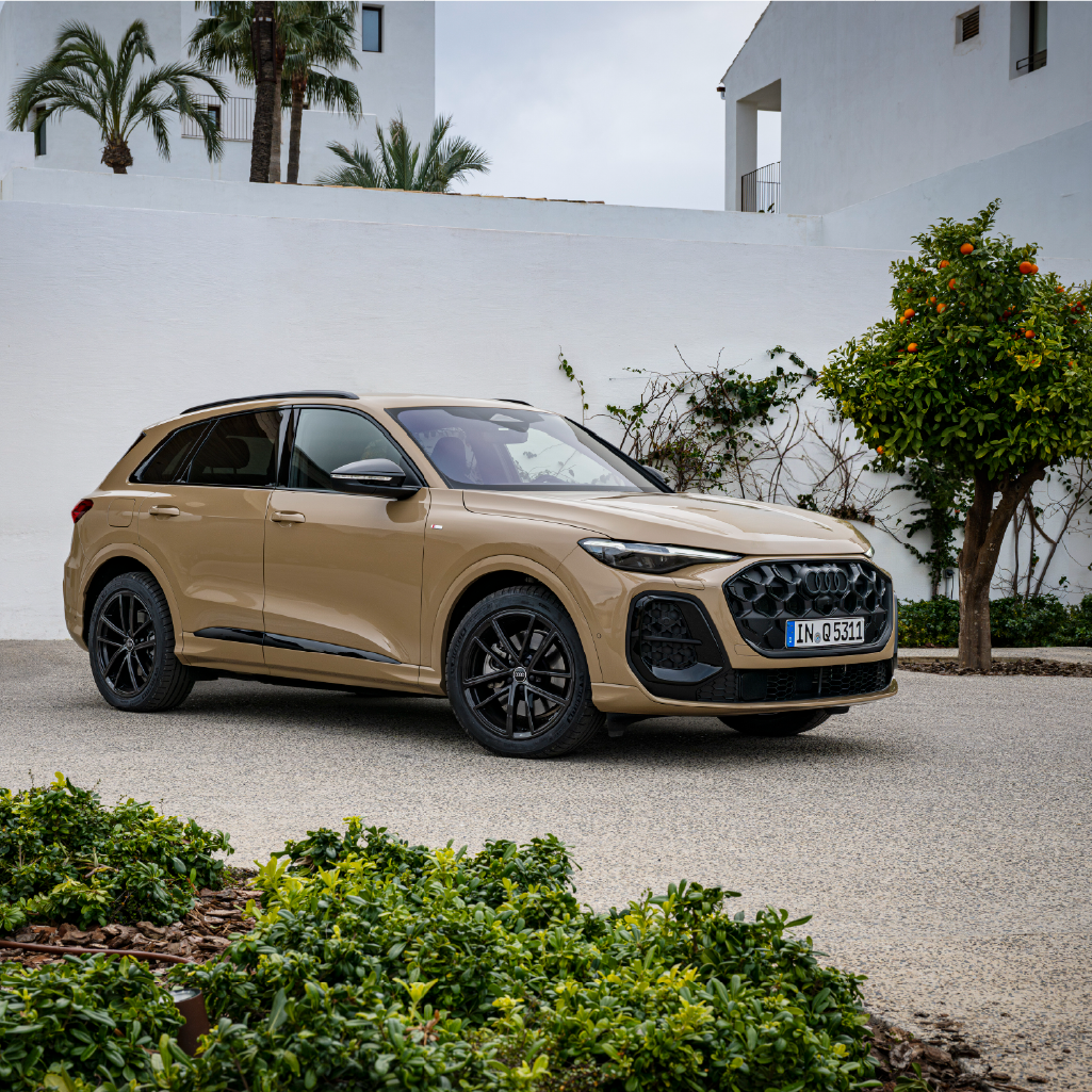 Right profile view of an Audi Q8 parked.